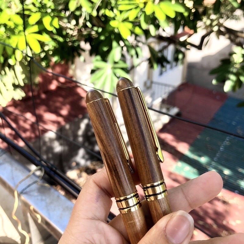 Bút Ký Gỗ Tô Bách Hợp Nắp Xoay HAHANCO Thơm Mùi Gỗ Mang Lại May Mắn Tài Lộc- PEH994X