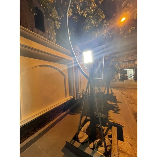 ĐÈN PHA NĂNG LƯỢNG 60W , 100W  BẢO HÀNH 12 THÁNG