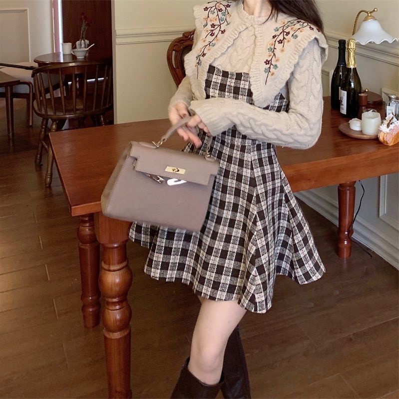 【F&amp;X】 Bộ áo sweater + đầm hai dây thắt lưng cổ điển mẫu mới vui nhộn mùa thu đông 2022 cho nữ