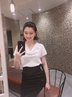 Áo lụa cổ đổ kèm hoa