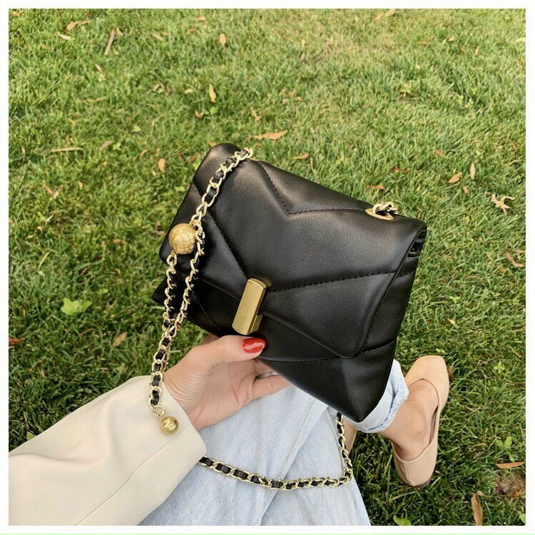 Túi Đeo Chéo Thời Trang Dây Xích Phối Quả Cầu Tròn Chuông Siêu Đẹp TX55