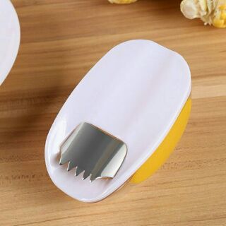 Dụng cụ tách hạt ngô tiện dụng