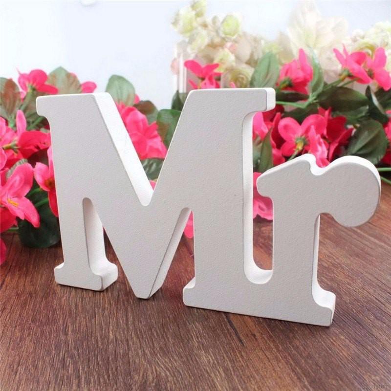 3 chữ Mr &amp; Mrs dùng trang trí bằng gỗ