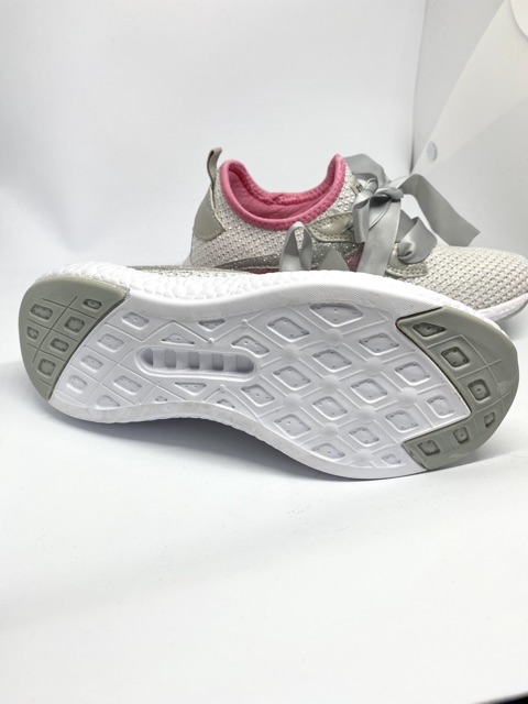 Giầy bé gái, Prendimi, xuất dư xịn