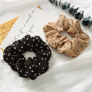 Cột tóc vải Scrunchies họa tiết chấm bi