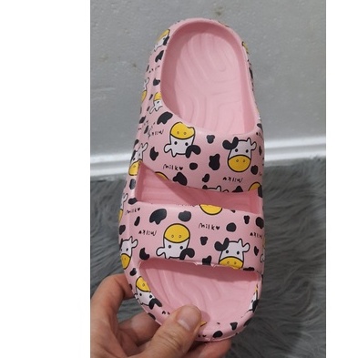 DÉP NỮ SIÊU NHẸ HỌA TIẾT BÒ SỮA ĐỄ THƯƠNG ( ĐẶT TĂNG LÊN 1 SIZE)