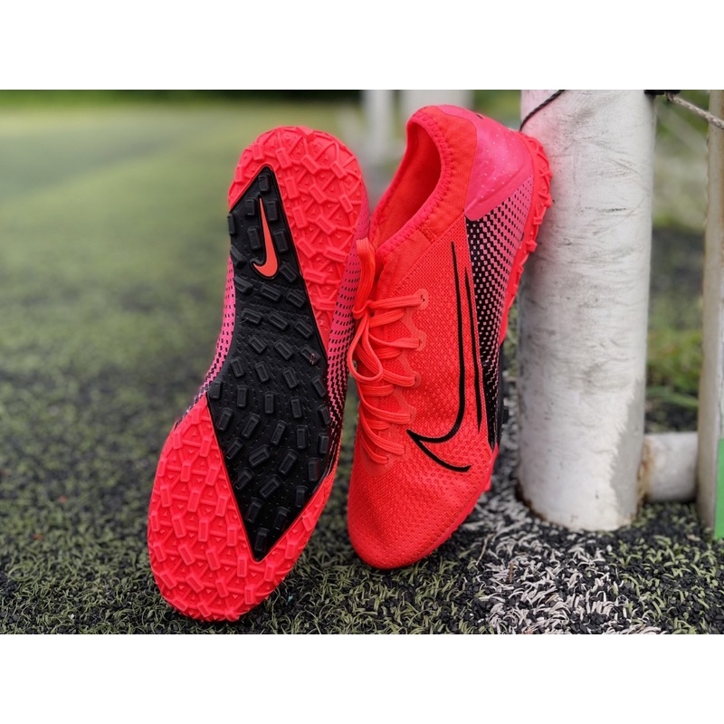 Giày đá bóng chuyên sân cỏ nhân tạo đinh TF vapor pro 13 màu đỏ và trắng