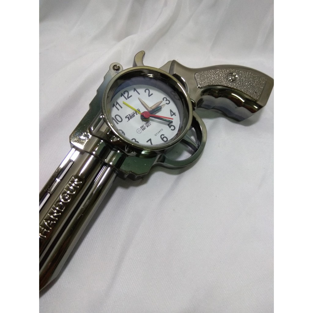Đồng hồ Clock cho bạn thể hiện tài bán súng khi báo thức kêu lên IP00432