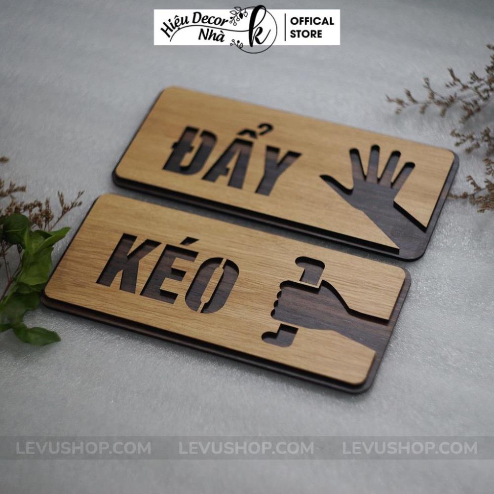 Bộ 2 bảng gỗ Kéo Đẩy trang trí dán cửa ra vào HiệuNhàK-TP06 - Hiệu Nhà K