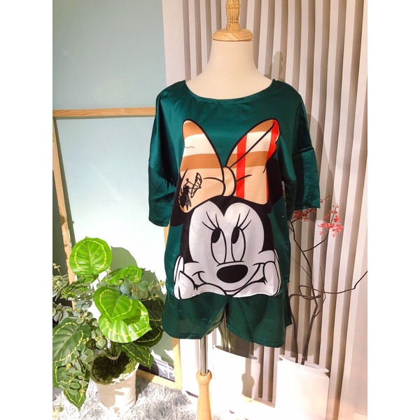 Bộ đùi lụa satin đùi cổ tròn in hình họa tiết