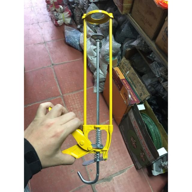 Sú.ng bắn keo silicon