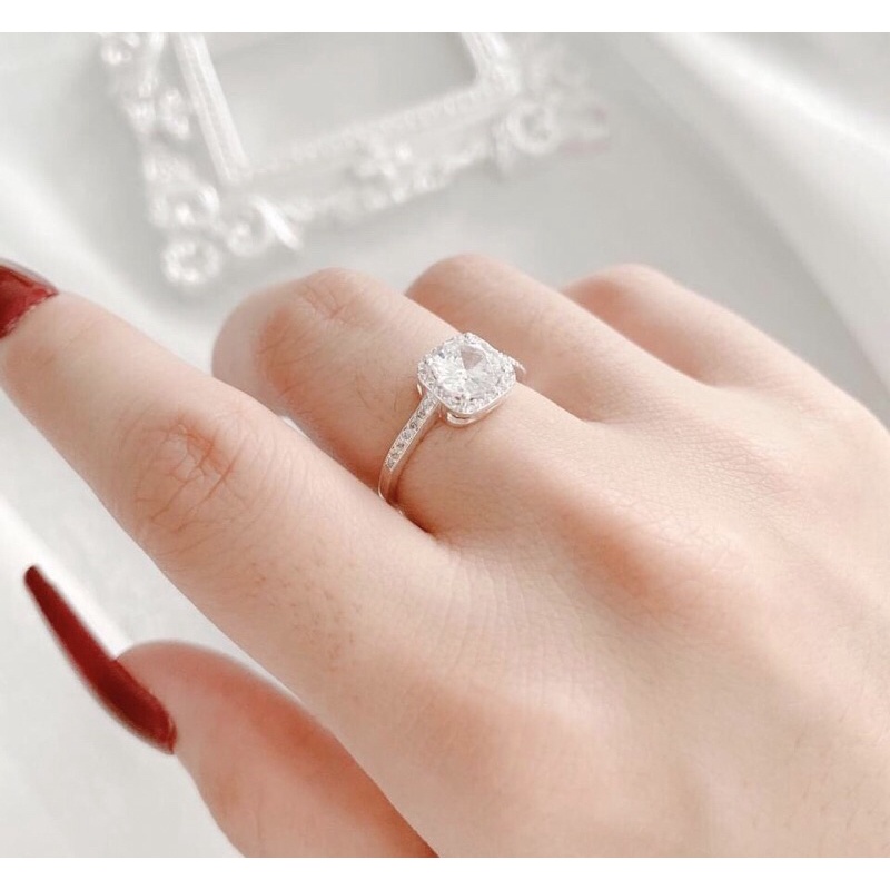 NHẪN ĐÂ VUÔNG BẠC TA CHO BẠN NỮ CỰC XINH