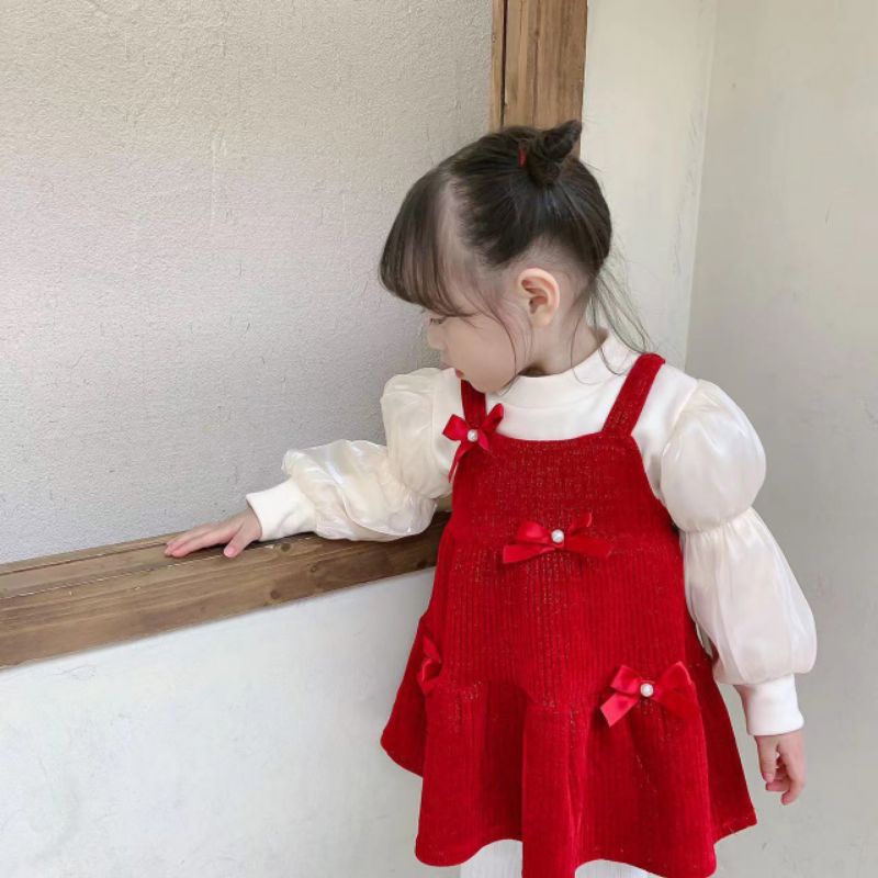 Váy yếm nhung nơ đỏ  kèm áo tay phồng bé gái