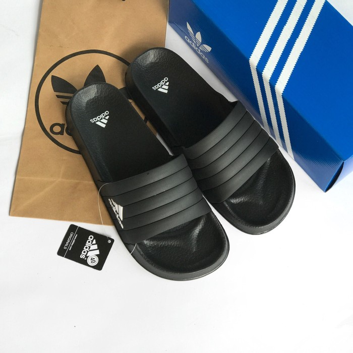 Giày sandal adidas Adilette màu đen chất liệu cao su cho nam