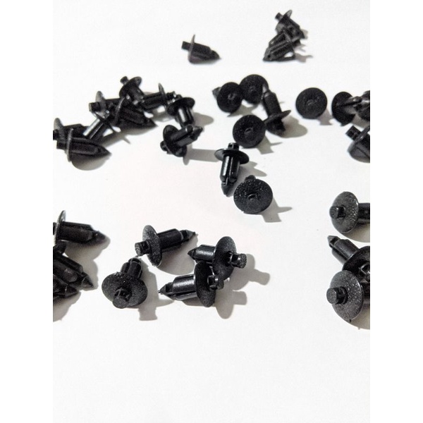 3 cái nút nhựa to  dàn áo xe máy / ốc nhựa xe máy