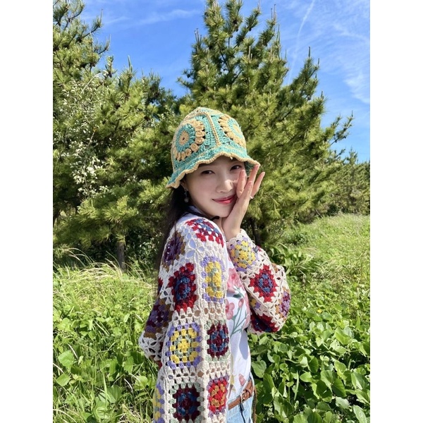 NÓN LEN HANDMADE BUCKET HAT GIỐNG JOY RED VELVET- Nón len hoa ráp Sun flower xinh xẻo Hàn quốc