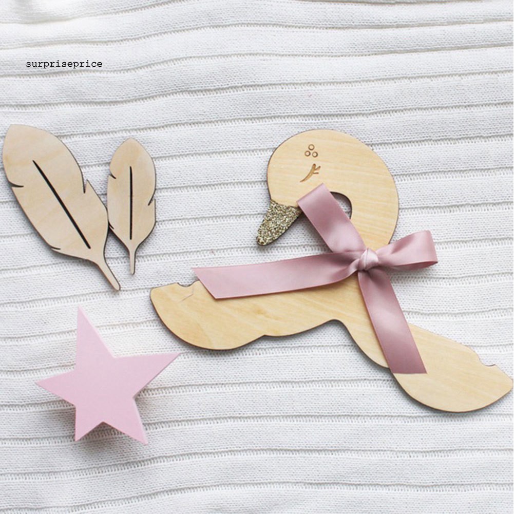 Móc treo quần áo bằng gỗ đính nơ dễ thương