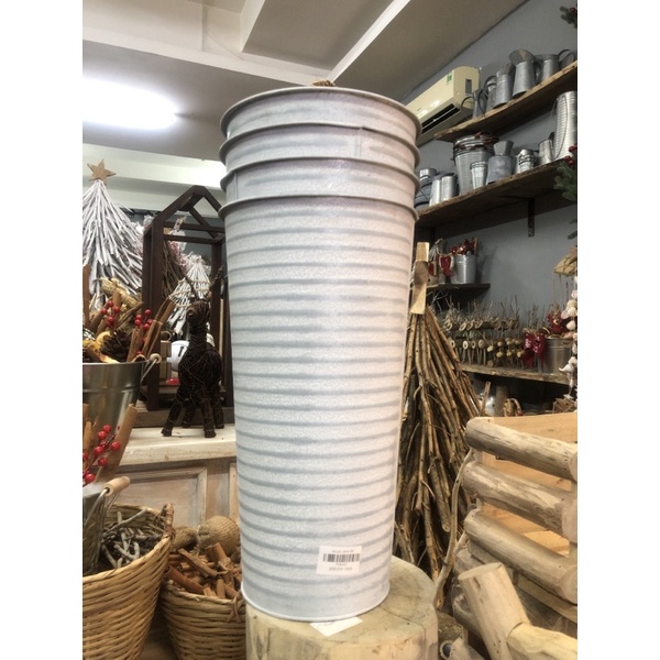 Xô thiếc gân dáng cao kích thước 14 x 18 x 33CM