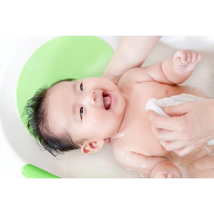 Sữa tắm gội trẻ em Lactacyd Milky, Lactacyd BB - Bảo vệ kép, giúp giảm và ngừa rôm sảy, hăm kẽ cho bé