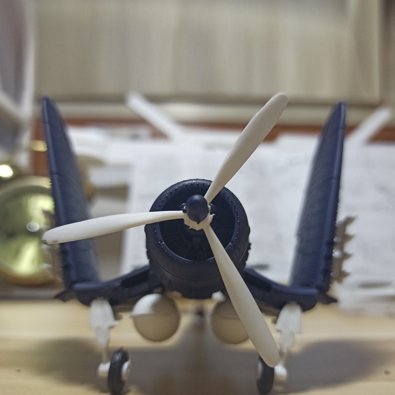 Đồ chơi mô hình máy bay chiến đấu F4U Pirate tỷ lệ 1/48 4D