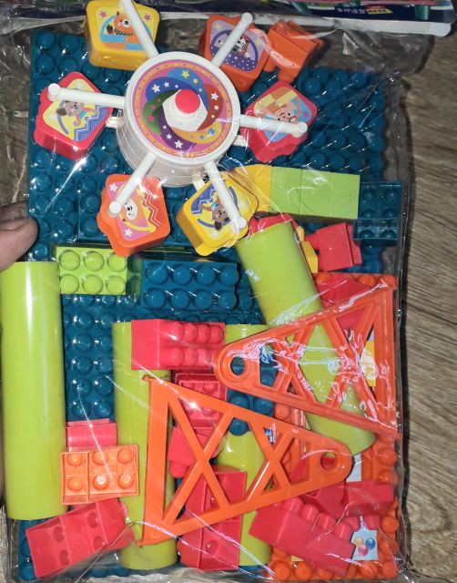 Sét lắp ráp mô hình trò chơi đu quay bằng nhựa rất đẹp