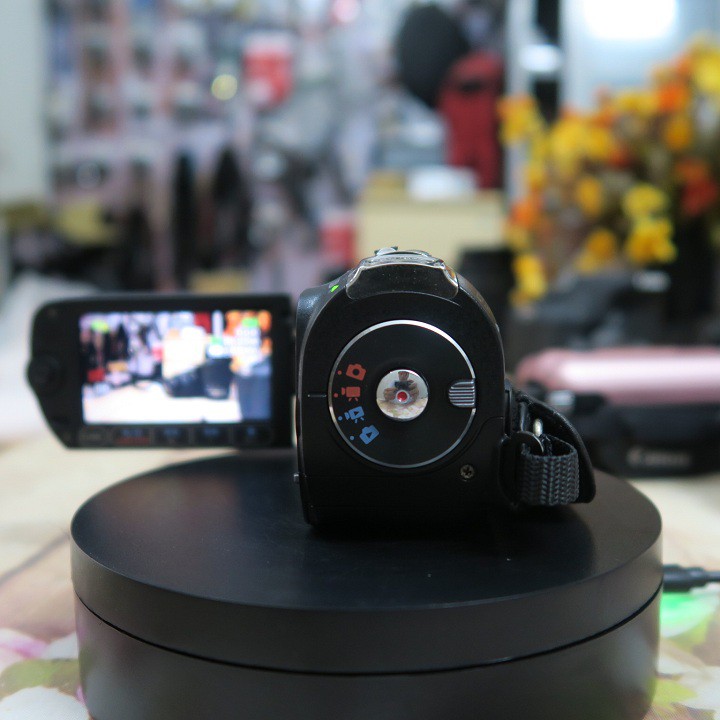 Máy quay Canon FS11 zoom quang học 48x, zoom số 200x