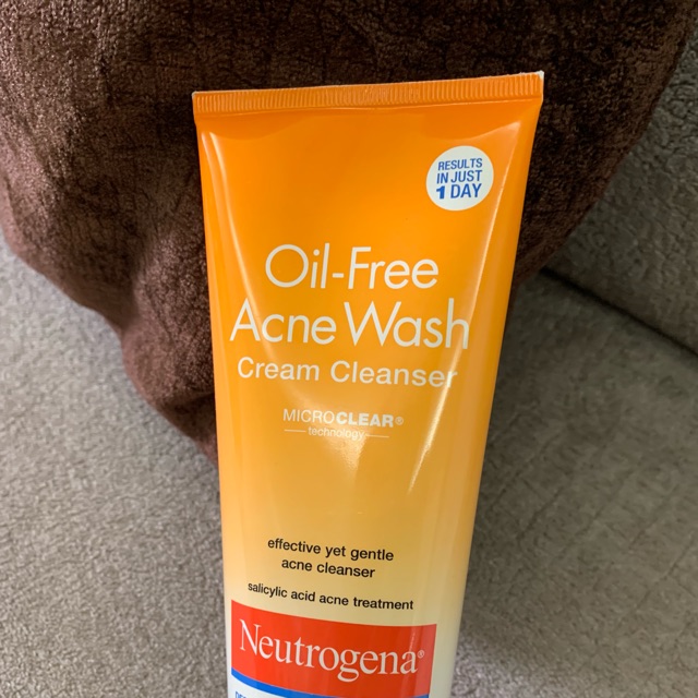 Sữa Rửa Mặt Neutrogena Oil Free Acne Wash Của Pháp