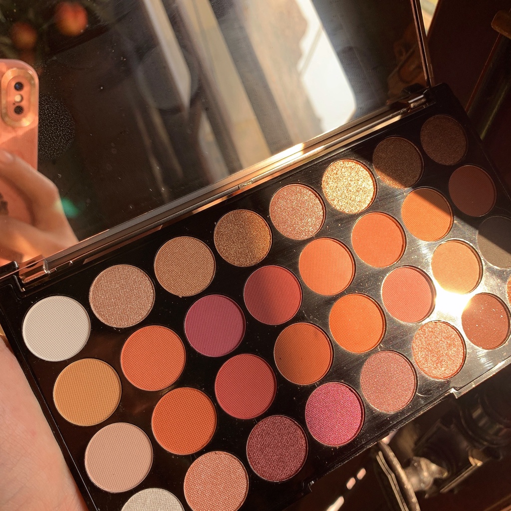 Bảng màu mắt Revolution Flawless