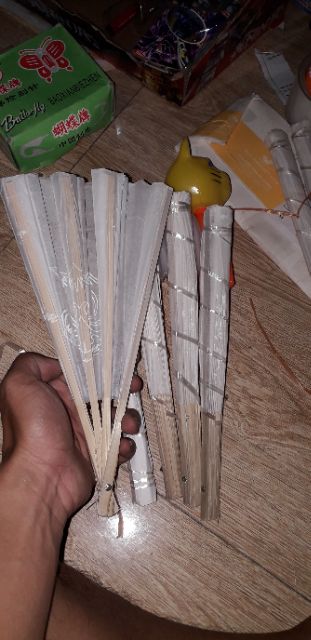 Một chiếc quạt bằng giấy rất đẹp