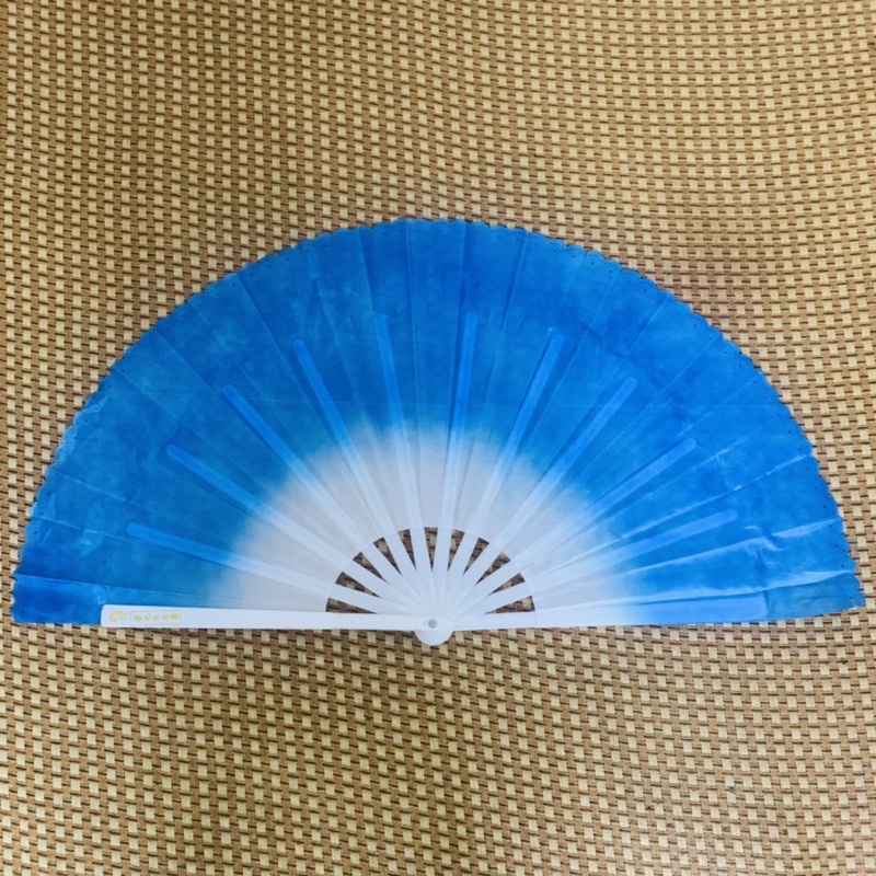 Quạt múa văn nghệ, biểu diễn, tập dưỡng sinh màu xanh dương