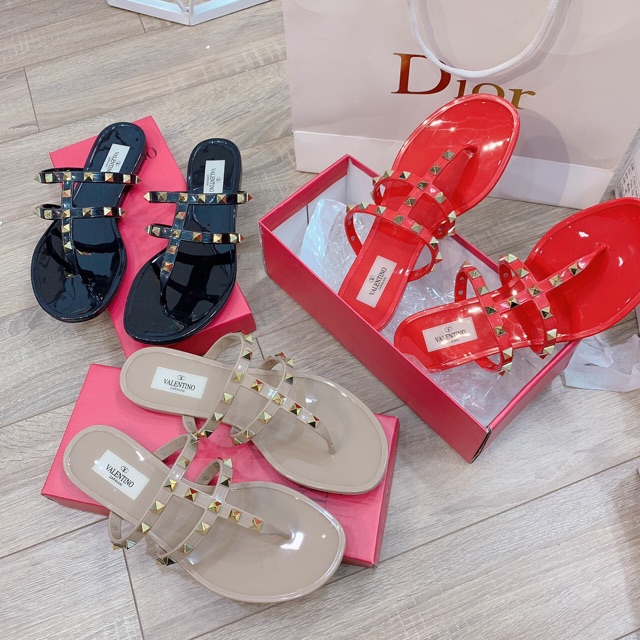 <3 Sale Hot | Trợ Giá | Dép kẹp valentino tán đinh fullbox . . Tháng 7 👡 . ! . * . HOT : RT ' .