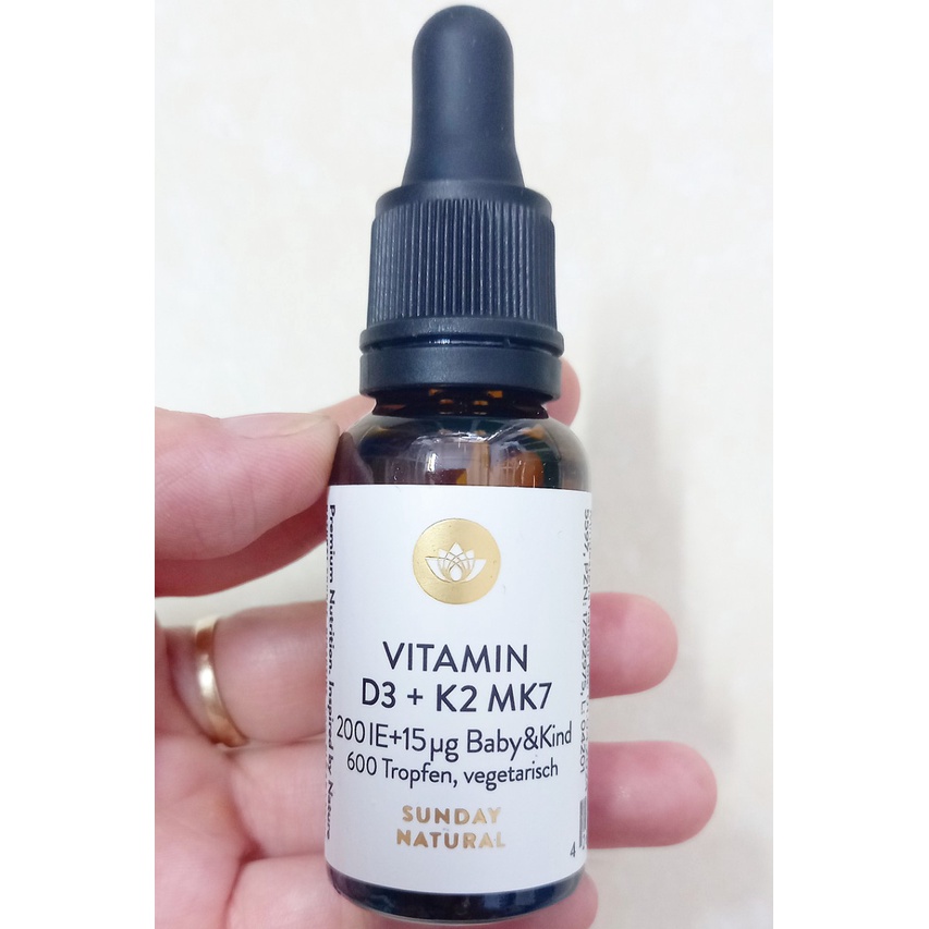 Vitamin d3+k2 Mk7 Sunday Natural lọ 20ml Đức . Bổ sung vitamind3k2m7 giúp hấp thụ canxi cho bé phát triển xương răng