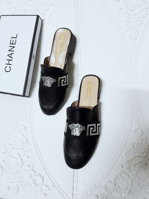 Sục thời trang Versace