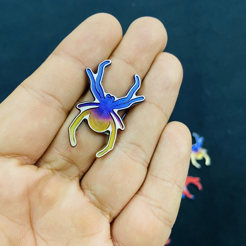 TEM TITANNIUM MẪU LOGO NHỆN TRANG TRÍ XE MÁY, NÓN BÁO HIỂM, ỐP LƯNG ĐIỆN THOAI CHẤT CHƠI