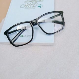 Kính mắt V