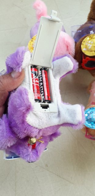 Chú chó thời trang bằng vải và nhựa có nhạc và đèn Led tặng kèm pin