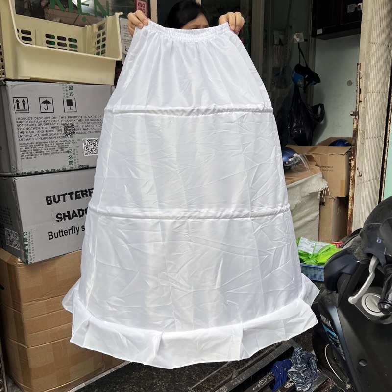 Tùng phồng mặc trong váy cô dâu 3 tầng