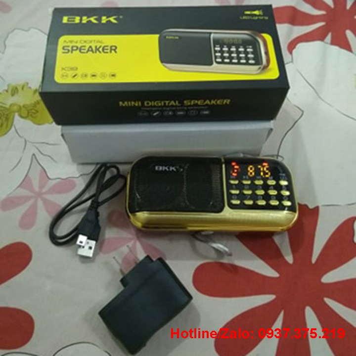 Loa nghe nhạc mini BKK K39 chính hãng sử dụng 3 PIN nghe nhạc bằng thẻ nhớ rất lâu và có đèn pin siêu sáng