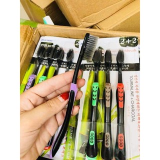 Vỉ 4 bàn chải đánh răng than tre hoạt tính