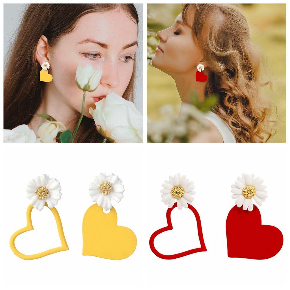 Bông Tai Hình Hoa Cúc Xinh Xắn Dành Cho Nữ