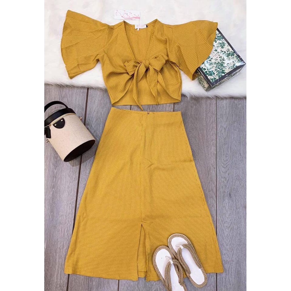 Set áo croptop vàng tây cột nơ eo + chân váy midi caro 💦20Charm💦 | BigBuy360 - bigbuy360.vn