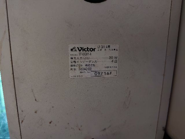 Dàn mini Victor QX1 bãi zin, lung linh trong đêm tối, nhỏ mà mạnh mẽ.