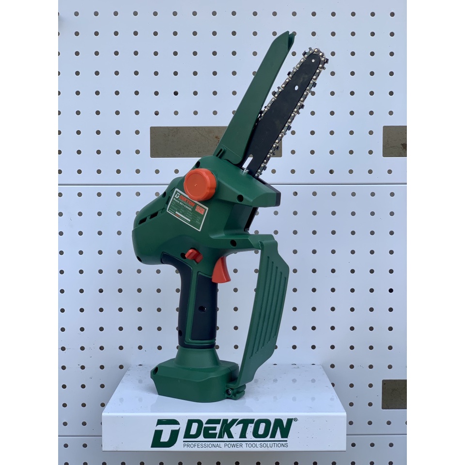 Thân cưa xích dùng pin DEKTON M21-CS06BL sử dụng chân pin thông dụng