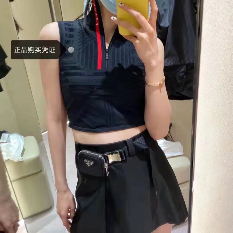áo vest dệt kim đen trắng chữ thêu mới Nhãn đỏ da cao su cổ đứng prada