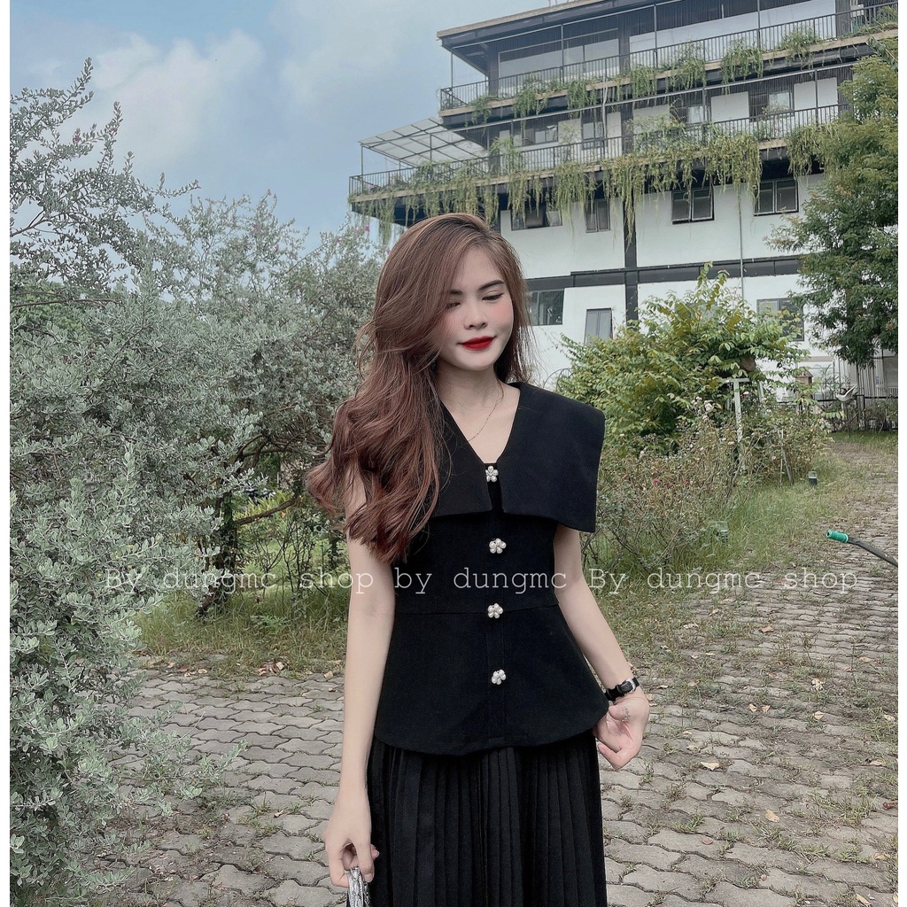 Áo đen vạt vai cúc hoa thiết kế