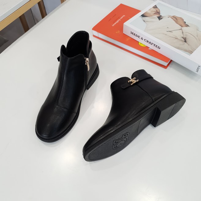 Giày boot nữ da mềm 2021 B SHOES, boot thấp cổ lót nỉ khóa kéo, mũi tròn, đế bệt, kiểu dáng hiện đại trẻ trung B26