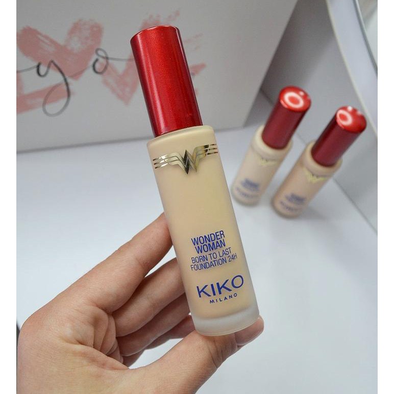 Kem nền Kiko - Wonder Woman Born To Last Foundation 24h - Italia