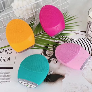 Máy rửa mặt tốt giá rẻ FOREVER nhiều màu silicon có dây sạc