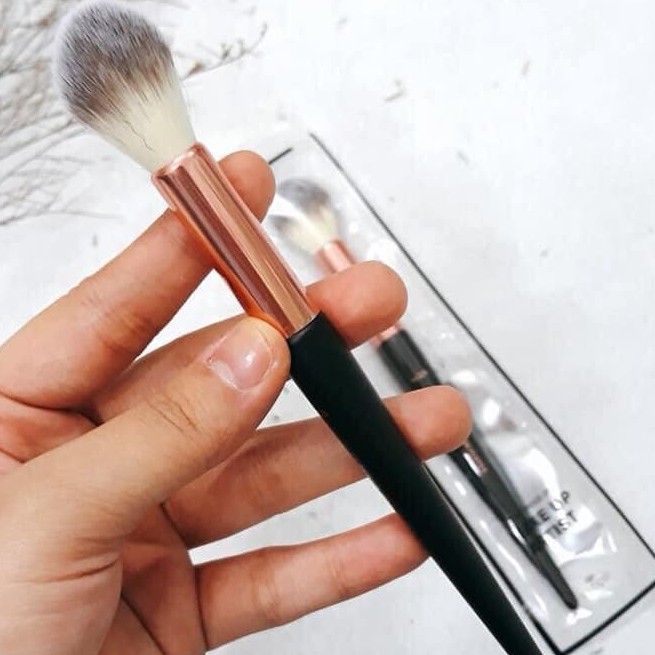 Cọ tán phấn Highlight Vacosi M26 với đầu cọ nhỏ gọn mịn màng