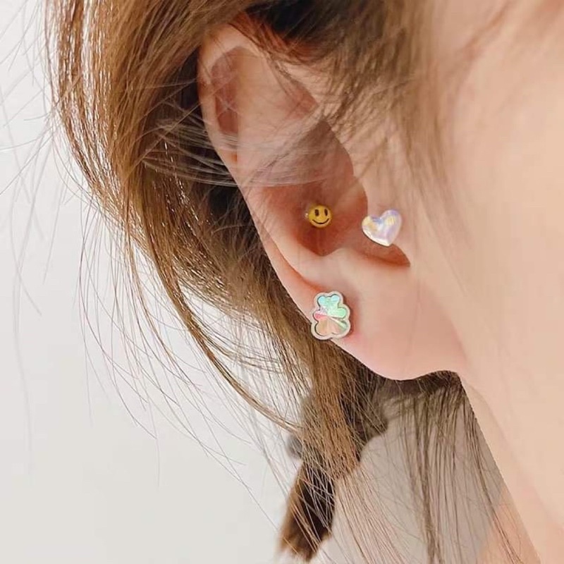 1  CHIẾC khuyên thép y tế mặt cười